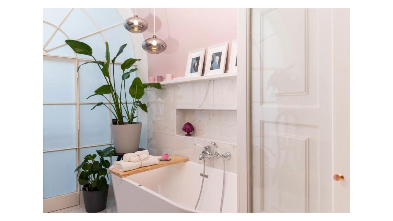 Light Pink - Suite In The Middle Of Everything Торре-Аннунциата Экстерьер фото