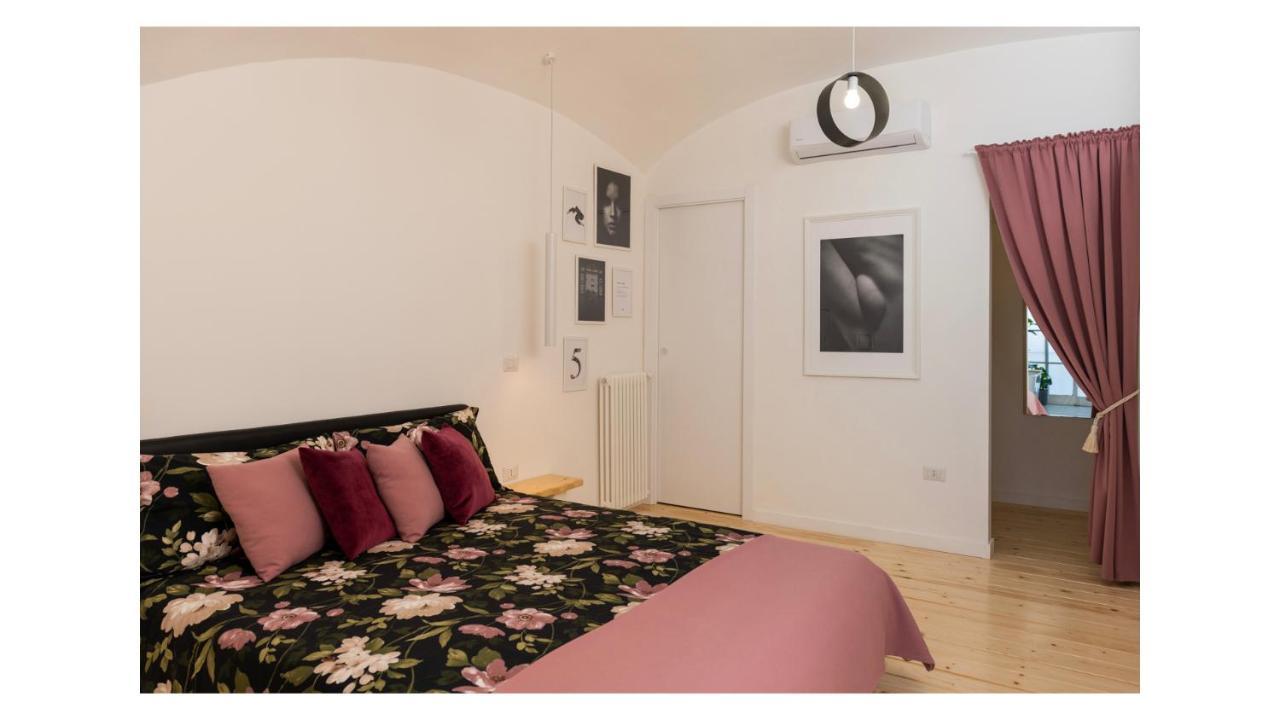 Light Pink - Suite In The Middle Of Everything Торре-Аннунциата Экстерьер фото